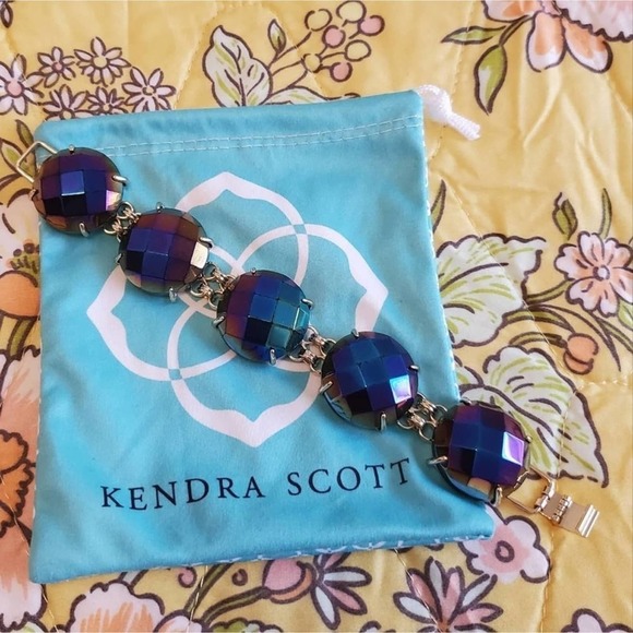 Kendra Scott Cassie Bracelet Iridescent Black - Picture 1 of 11